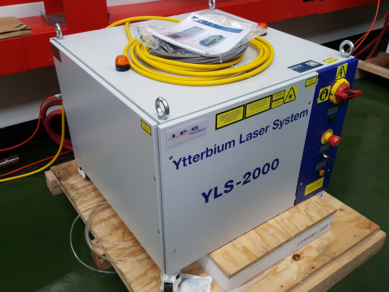 Laser IPG YLS-2000 wat Źródło laserowe do wycinarki laserowej o mocy 2kw